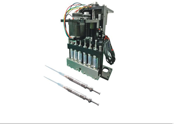 Introduzindo com pipeta o dispositivo para o multi injetor e conjunto do atuador da pipeta do canal